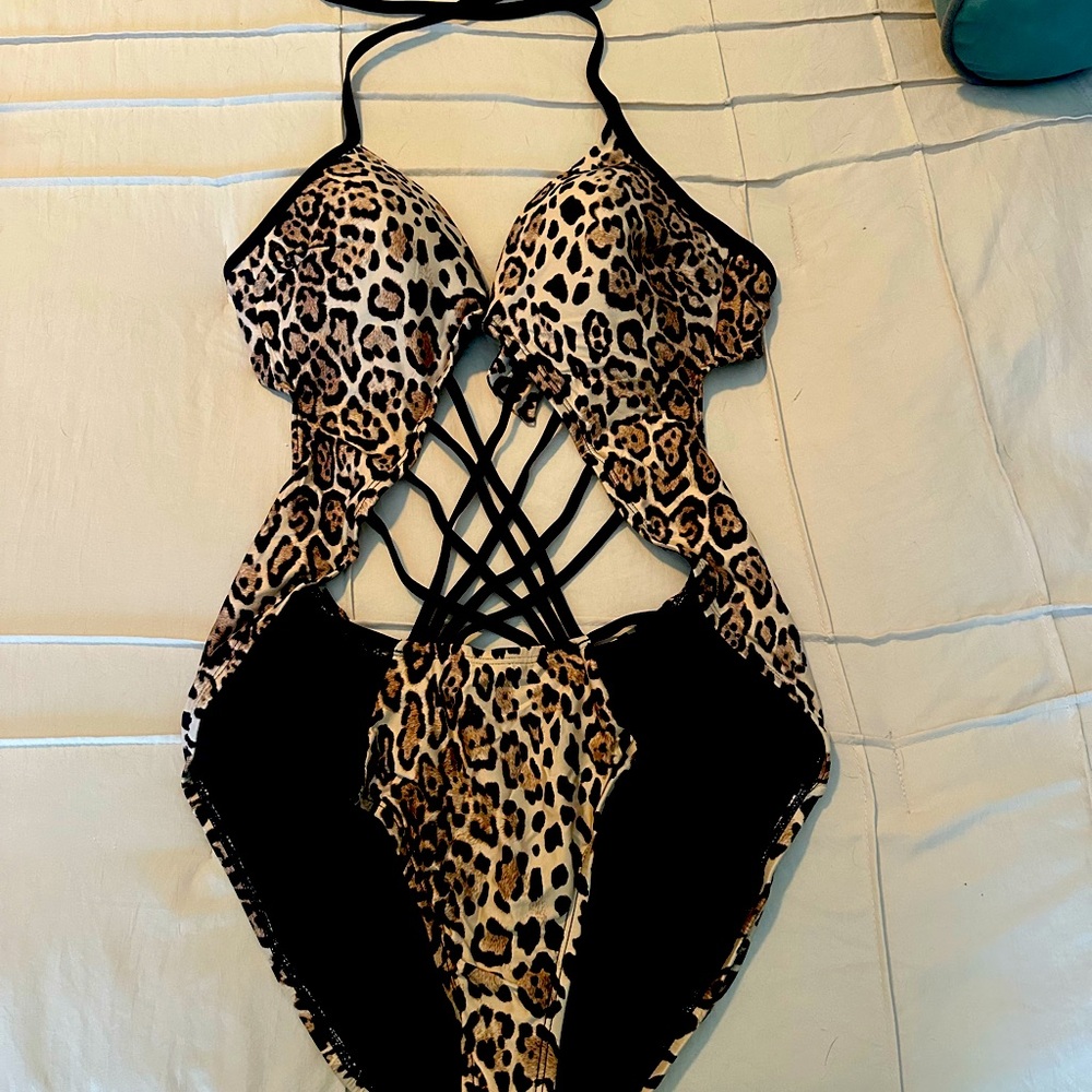 Kenneth Cole 1 piece swimsuit
